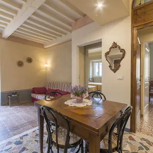 i-bei-ricordi-historic-centre-apartment-6.it-tuscanyhotel.com/